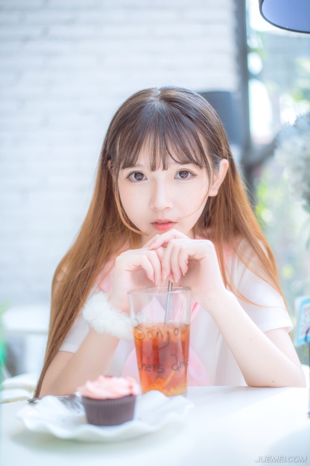 “这就叫运筹帷幄，好好学吧，别一天到晚只想着打仗。”庞统傲然一笑，那一张臭脸，配上现在不可一世的表情，让魏延有种上去狠狠揍他一顿的冲动。